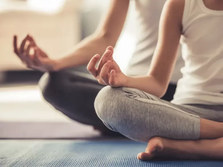 yoga-promove-equilibrio