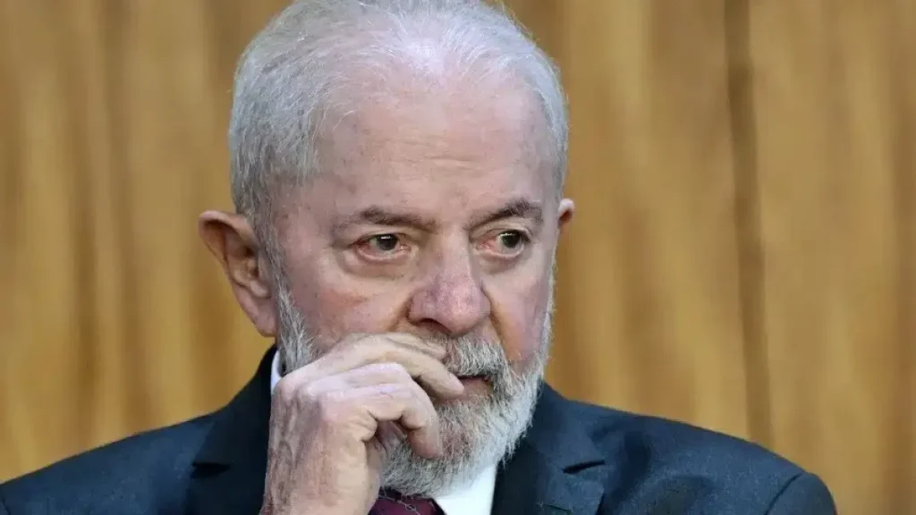 Lula e Putin conversam por 1h em meio a tensão com EUA