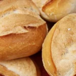 Pão francês todo dia faz mal? Especialista responde
